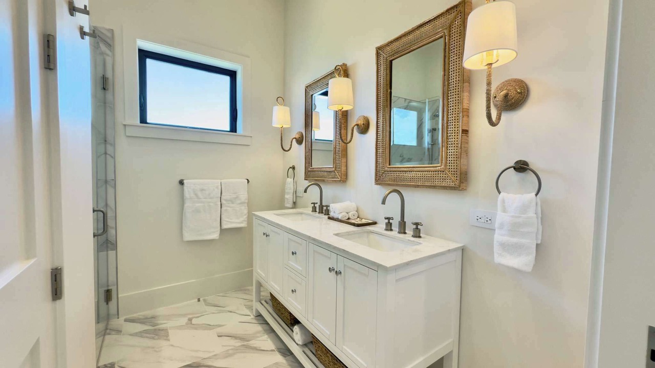 Photo of Bathroom in Coral Harbour