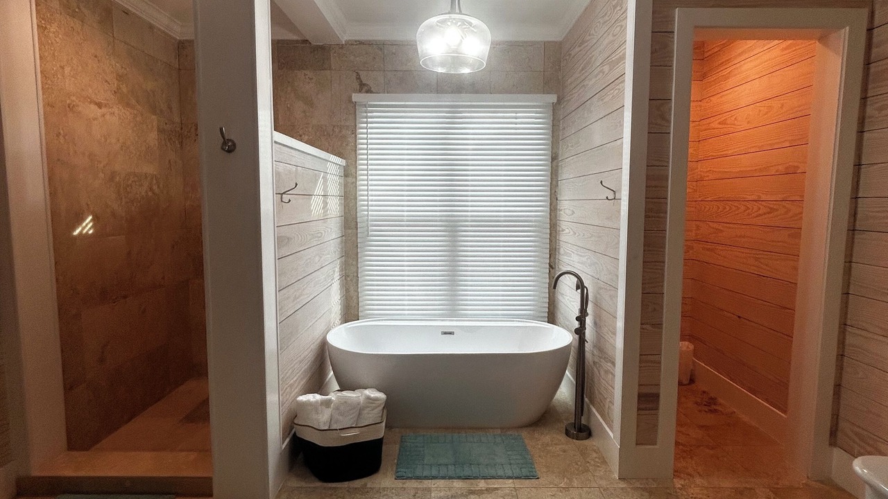 Photo of Bathroom in Lubbers Quarters Cay