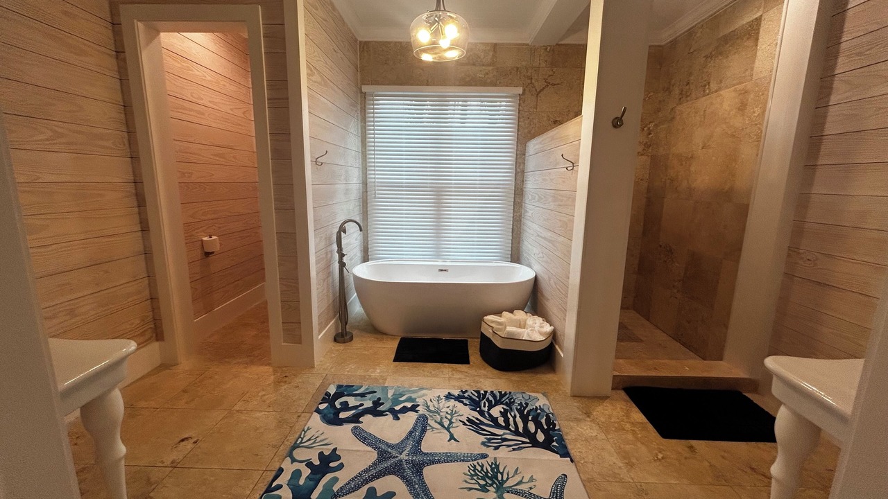 Photo of Bathroom in Lubbers Quarters Cay