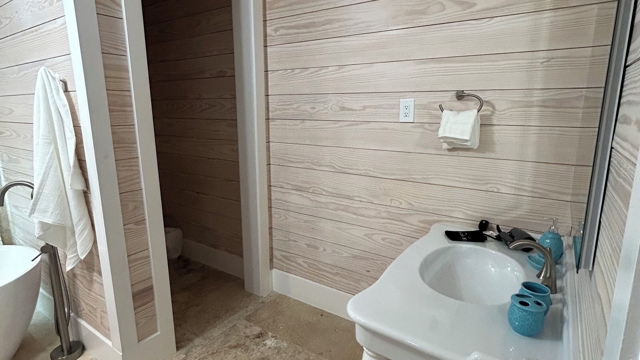 Photo of Bathroom in Lubbers Quarters Cay