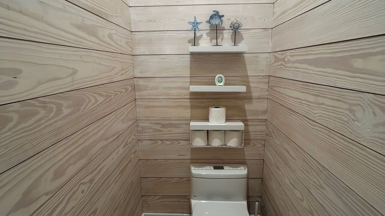 Photo of Bathroom in Lubbers Quarters Cay