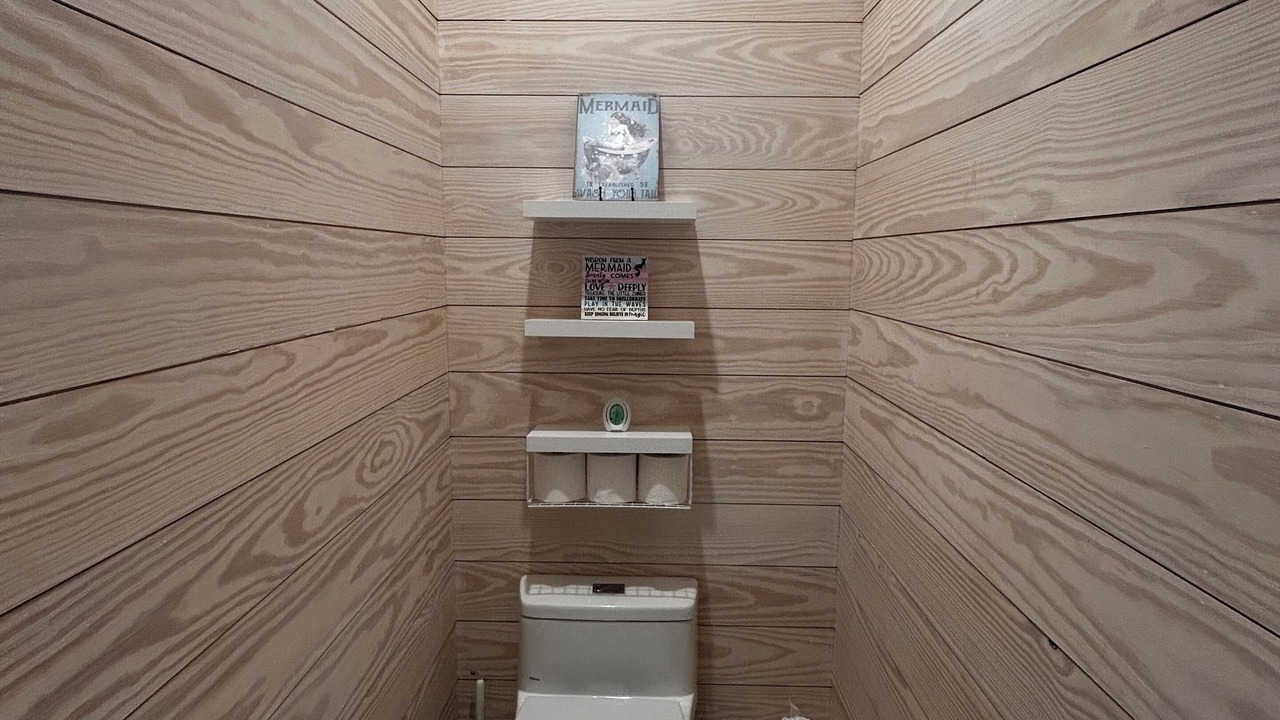 Photo of Bathroom in Lubbers Quarters Cay