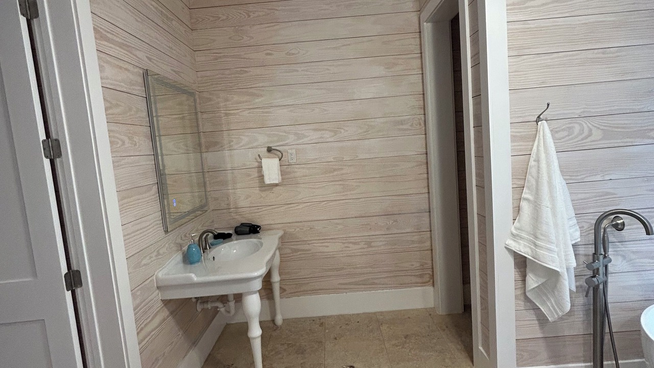 Photo of Bathroom in Lubbers Quarters Cay