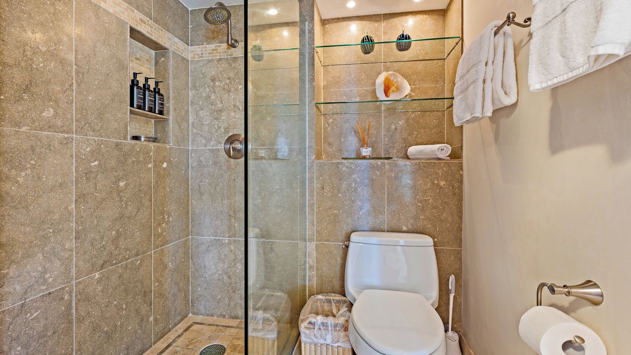 Photo of Bathroom in Kahana