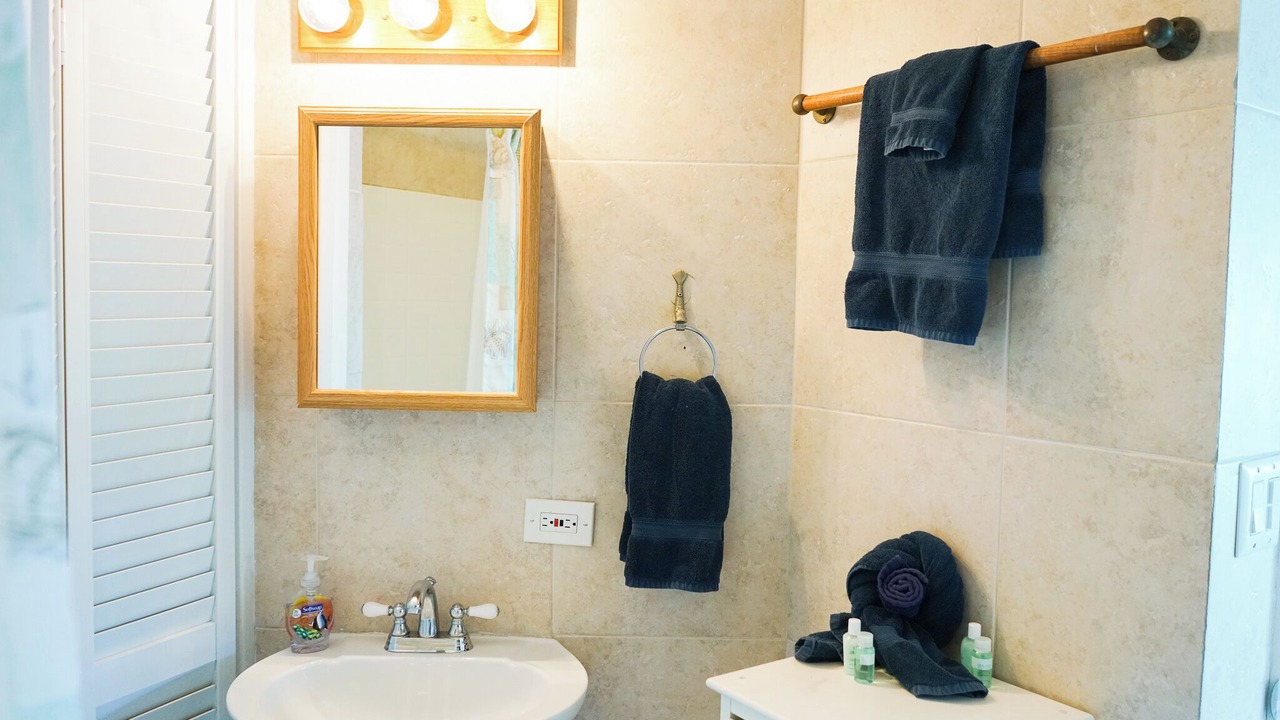 Photo of Bathroom in Staniel Cay