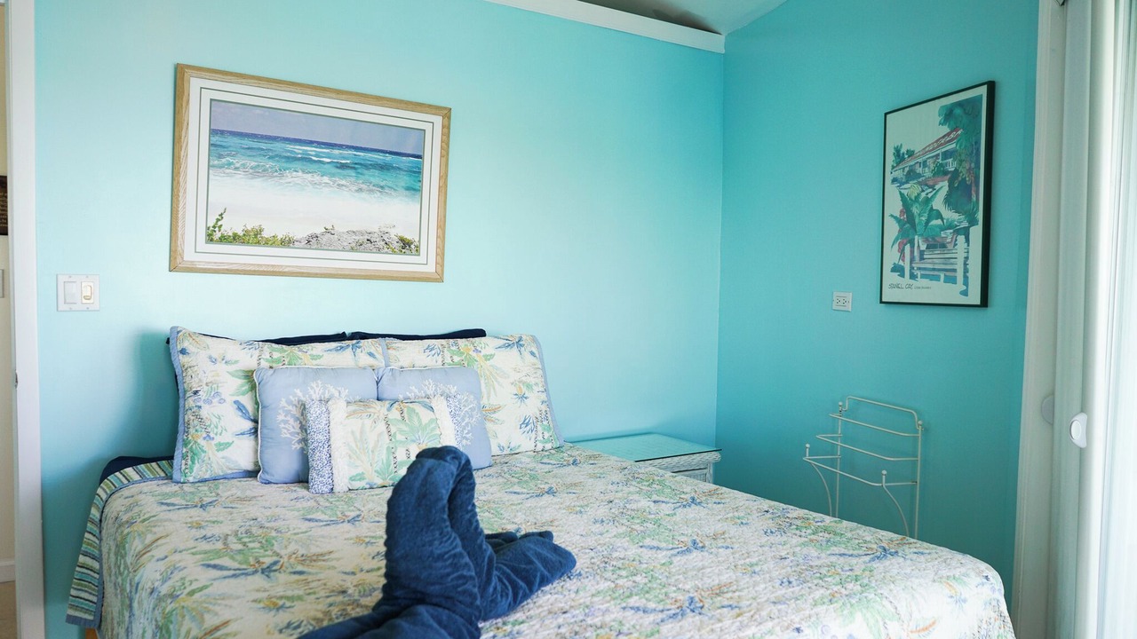 Photo of Bedroom in Staniel Cay