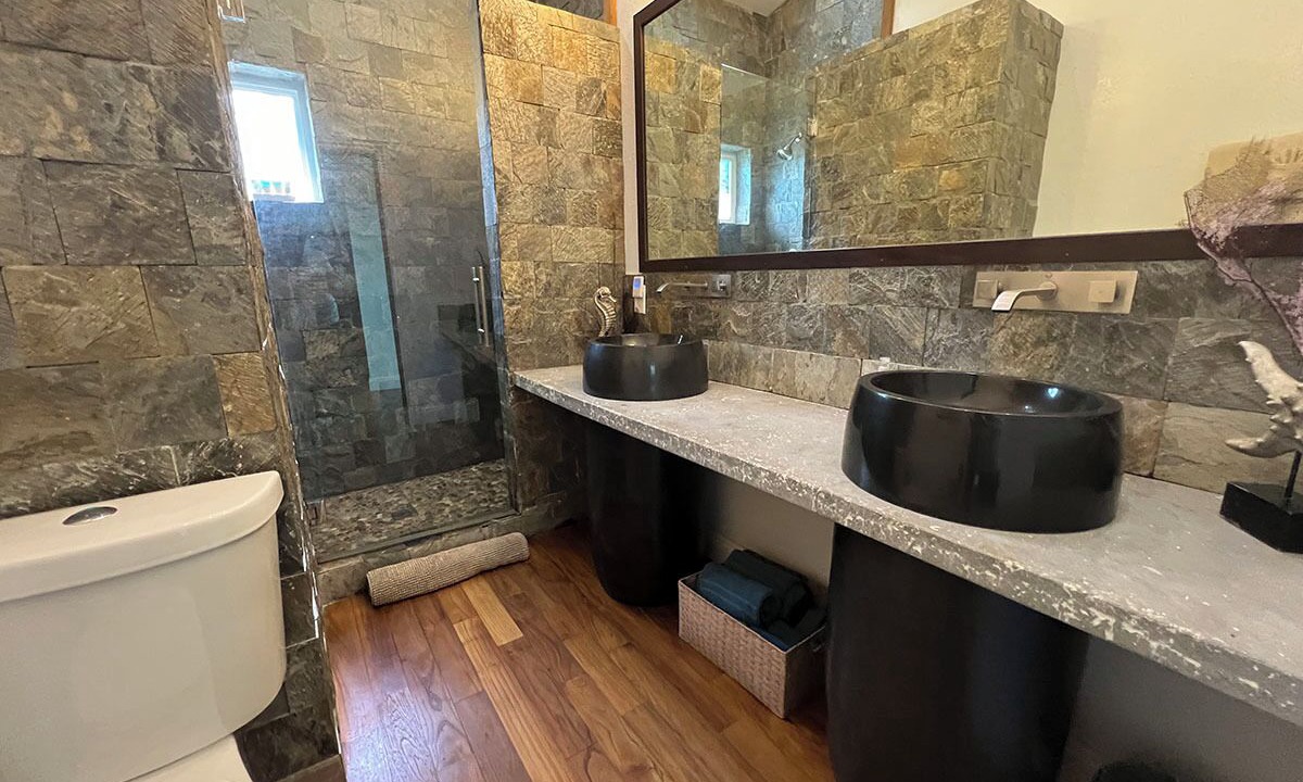 Photo of Bathroom in Staniel Cay