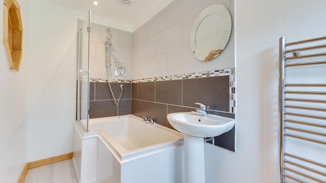Photo of Bathroom in Ewhurst Green