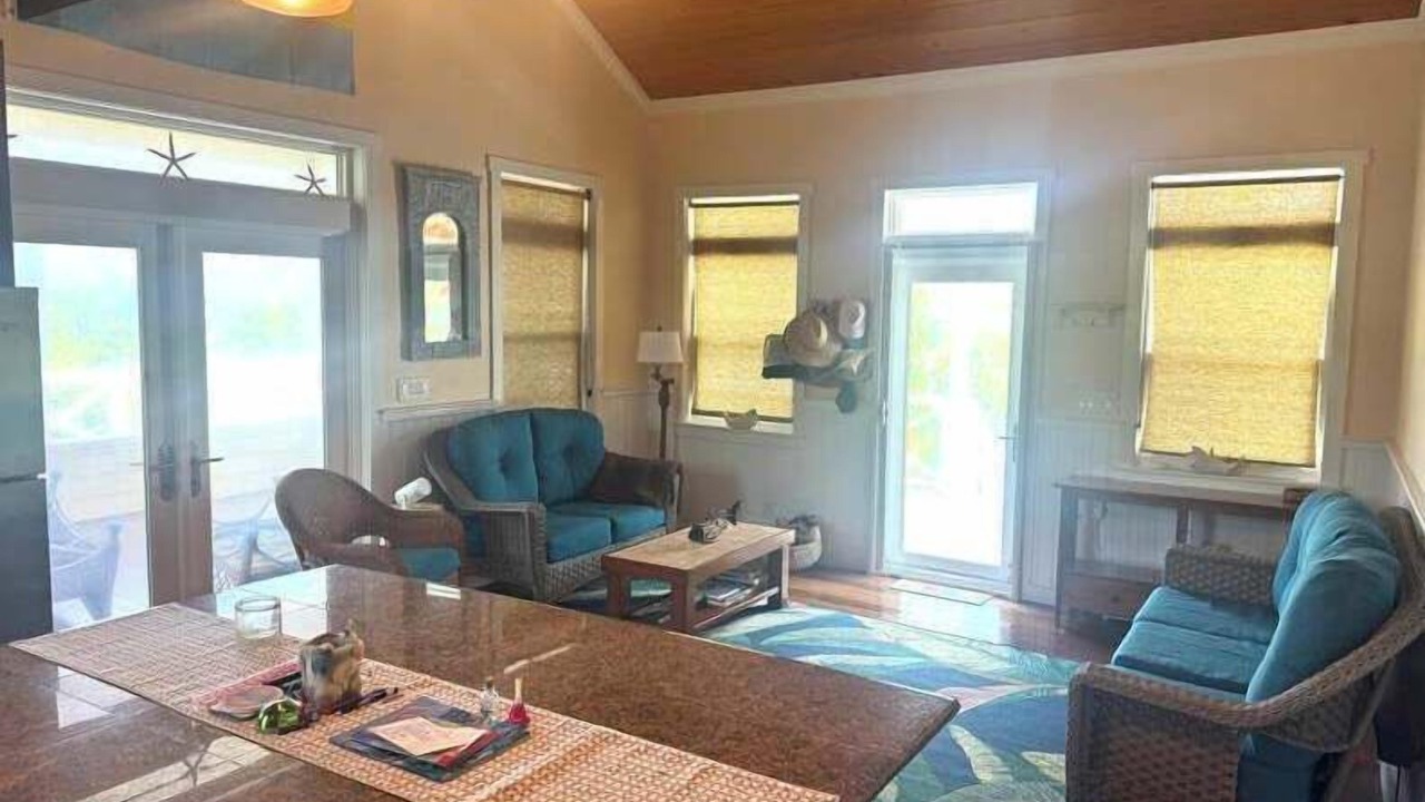Photo of Livingroom in Lubbers Quarters Cay