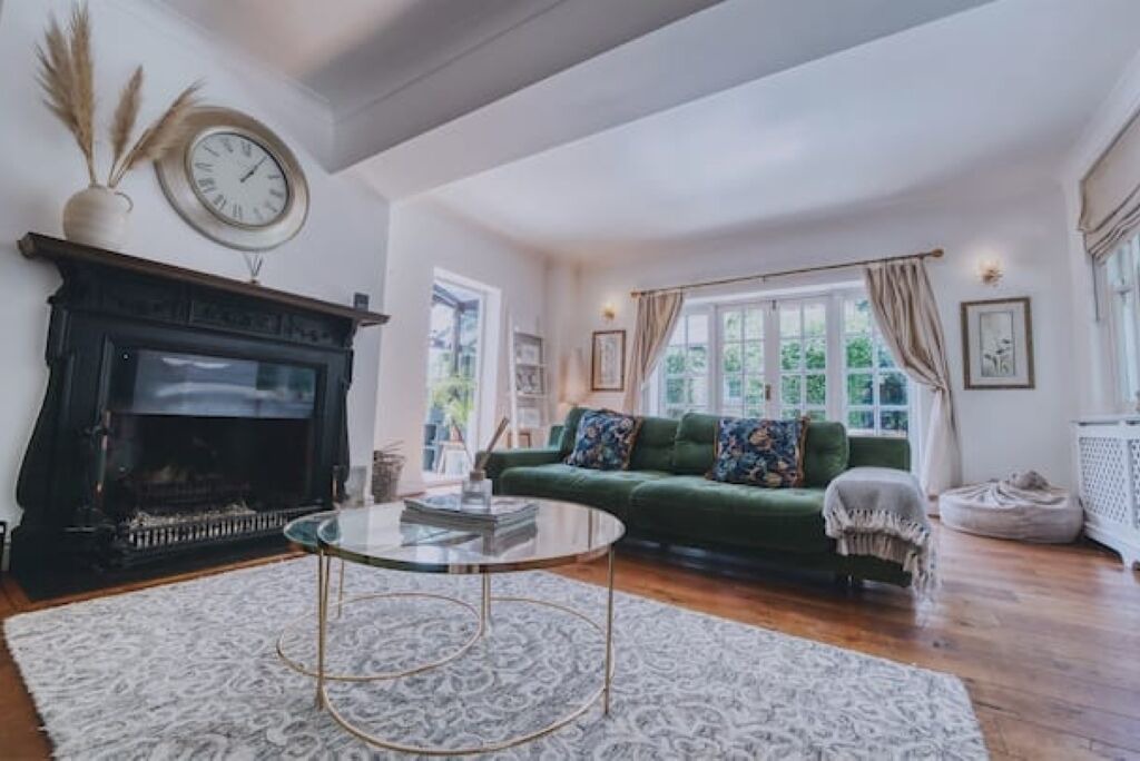 Photo of Livingroom in Earls Barton