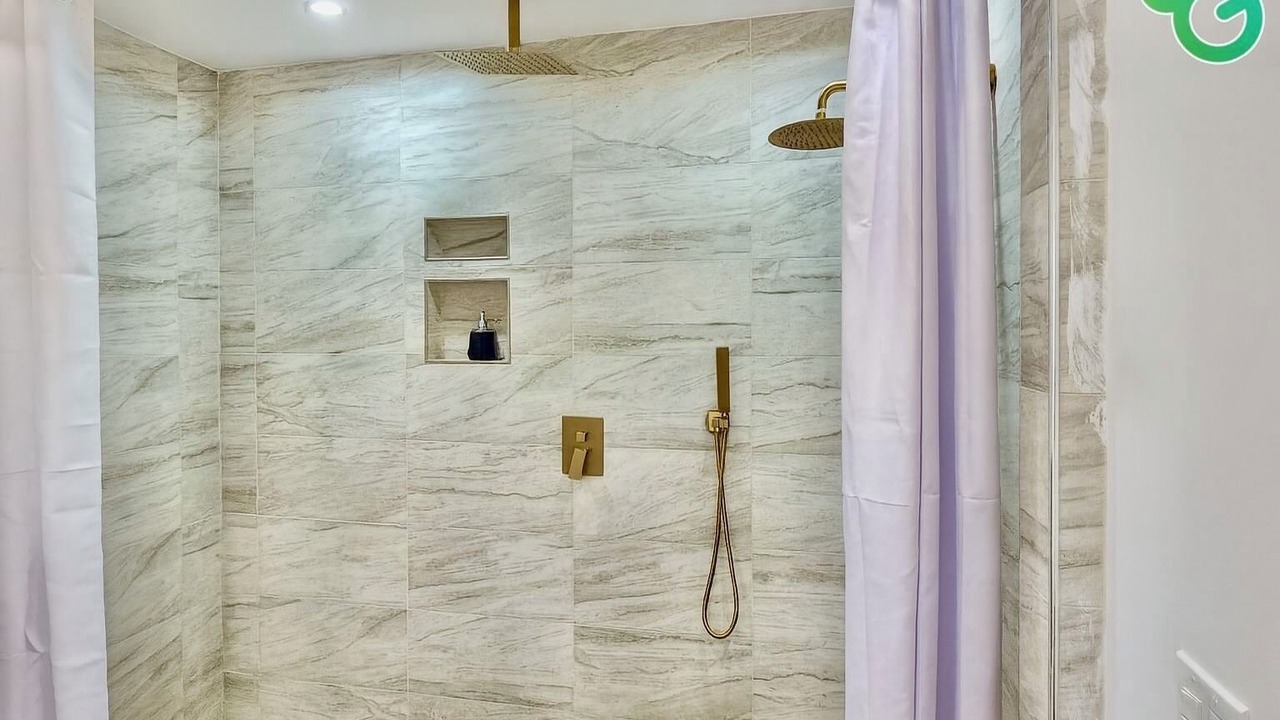 Photo of Bathroom in Rokers Point