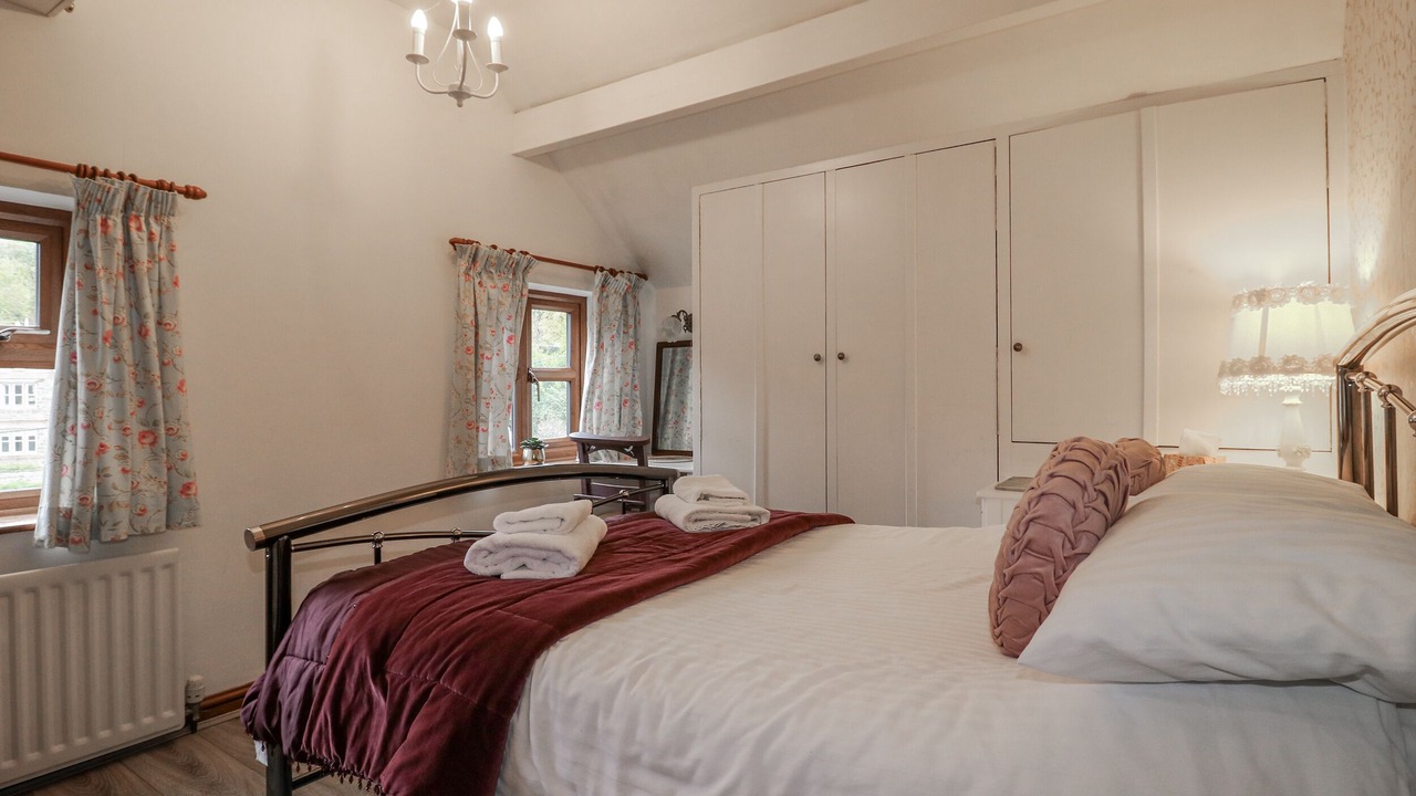 Photo of Bedroom in Alton