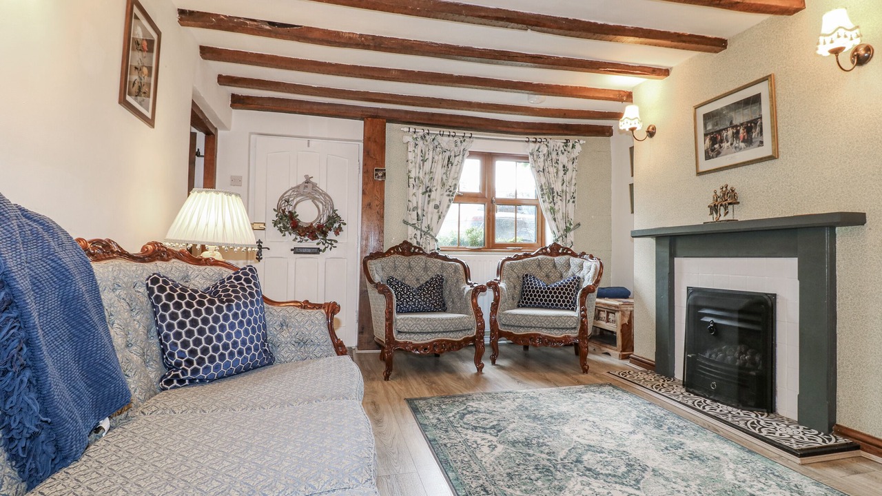 Photo of Livingroom in Alton