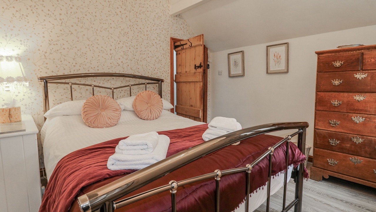 Photo of Bedroom in Alton