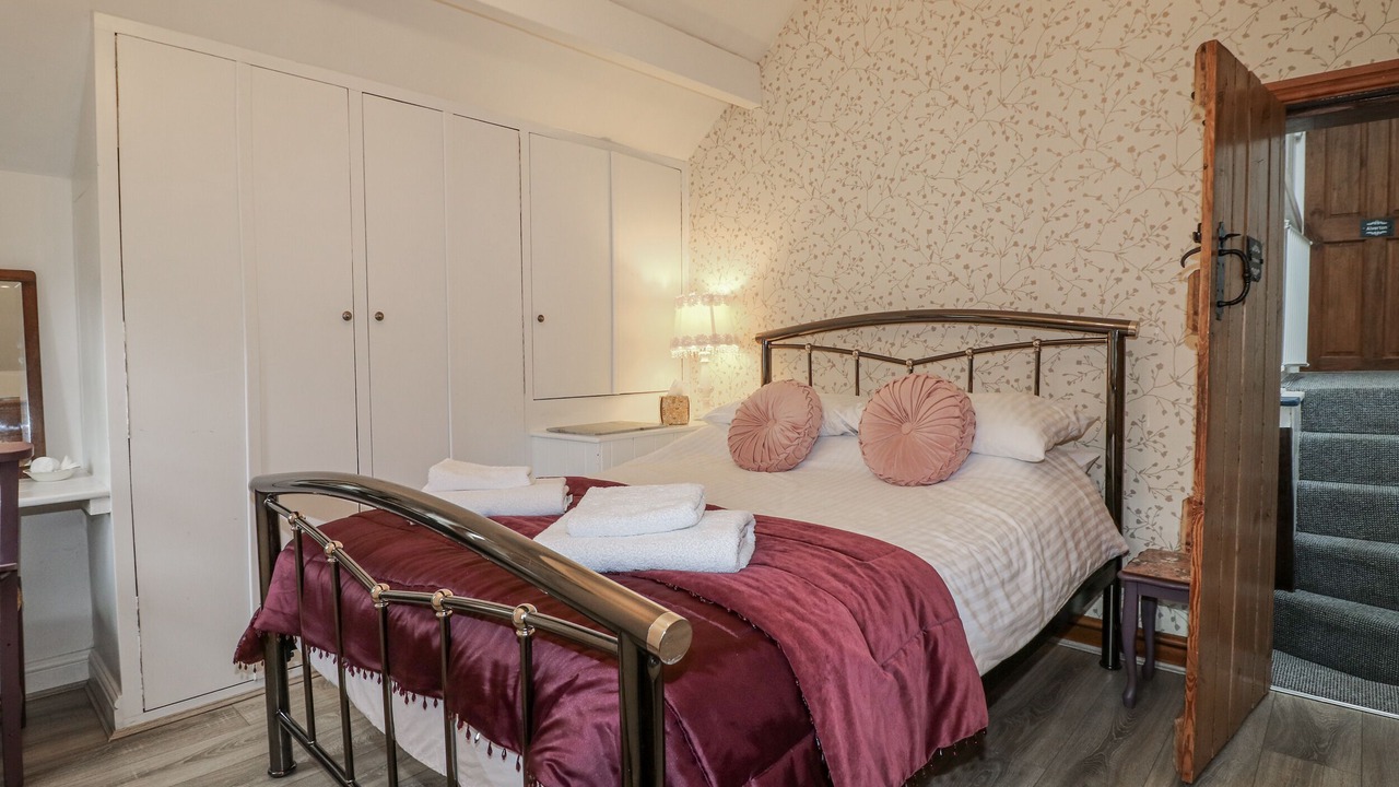 Photo of Bedroom in Alton