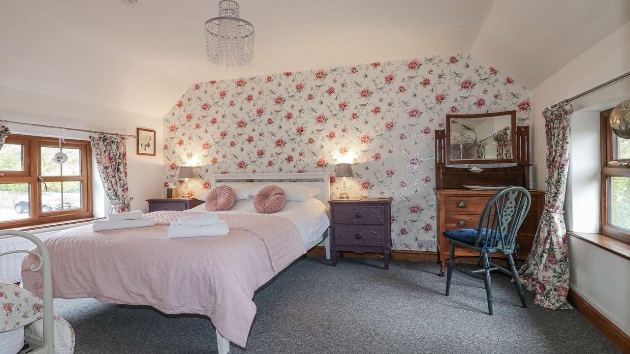 Photo of Bedroom in Alton