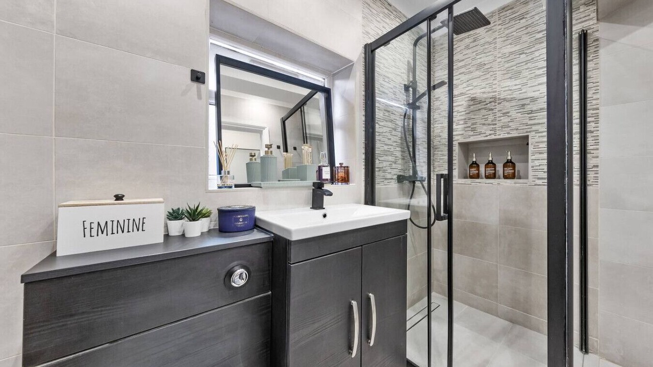 Photo of Bathroom in Harlington