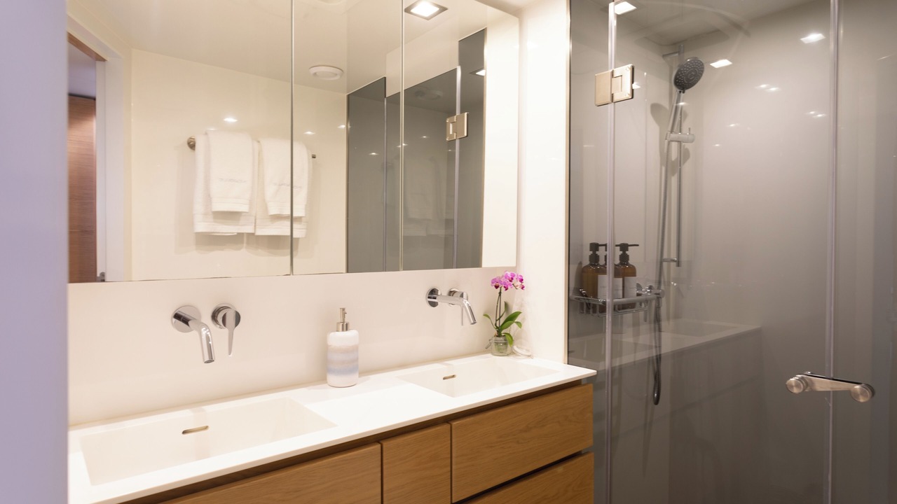 Photo of Bathroom in Tar Bay