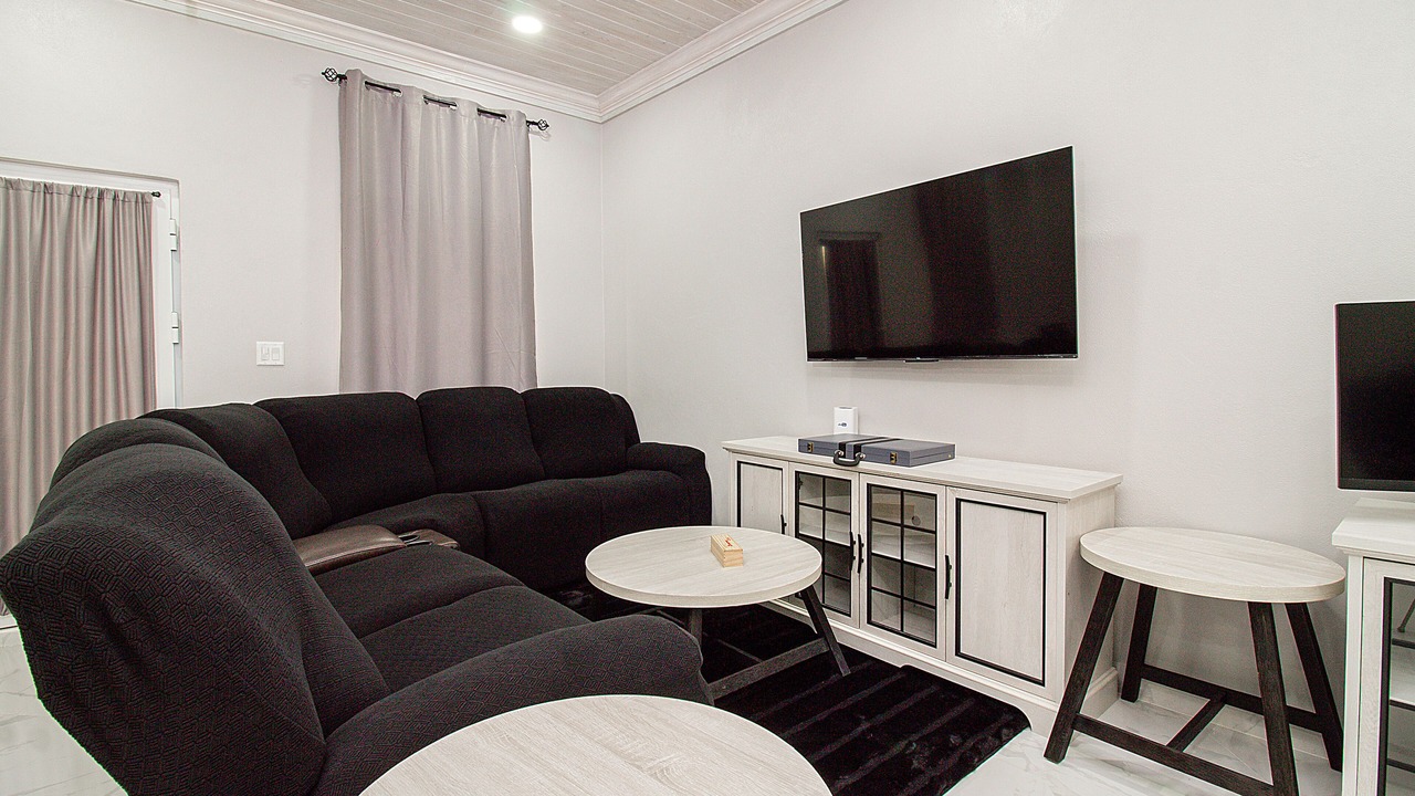 Photo of Livingroom in Lyford Cay
