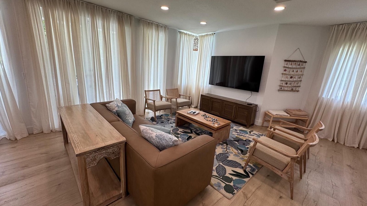 Photo of Livingroom in Bailey Town