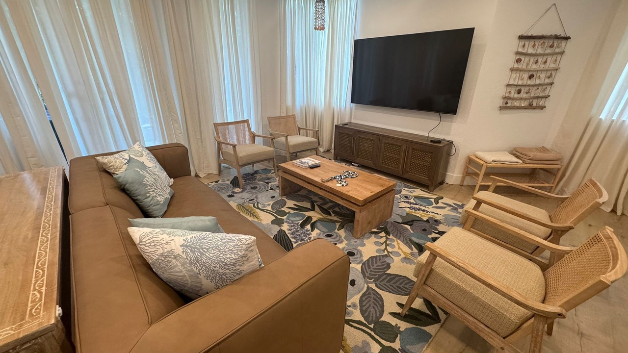 Photo of Livingroom in Bailey Town