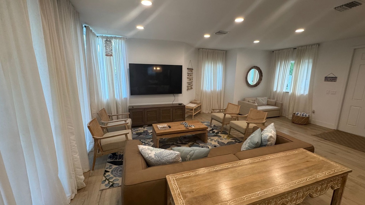 Photo of Livingroom in Bailey Town