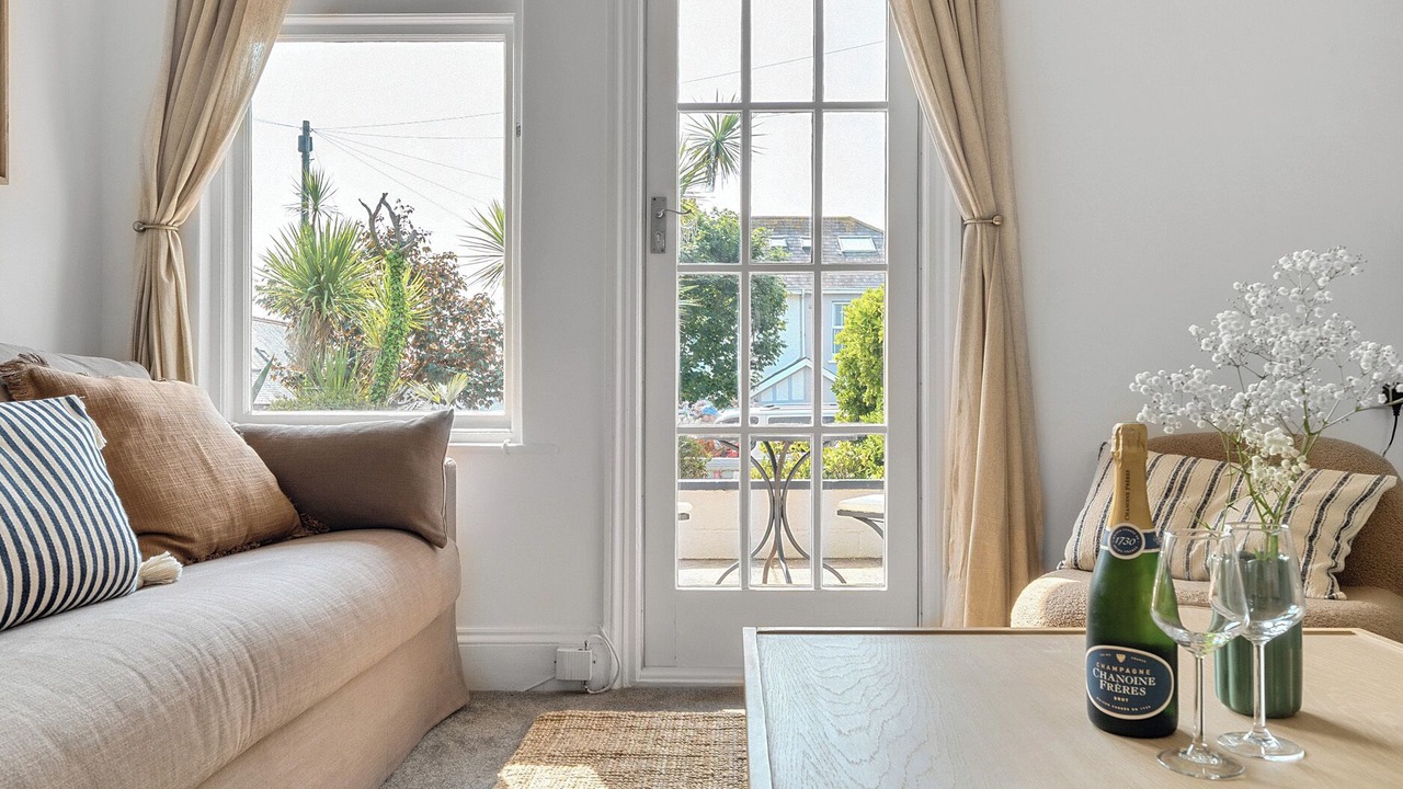 Photo of Livingroom in Newquay City Centre