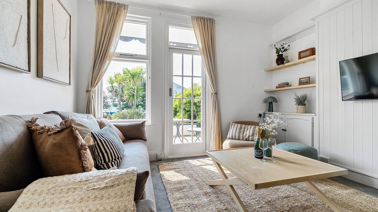 Photo of Livingroom in Newquay City Centre