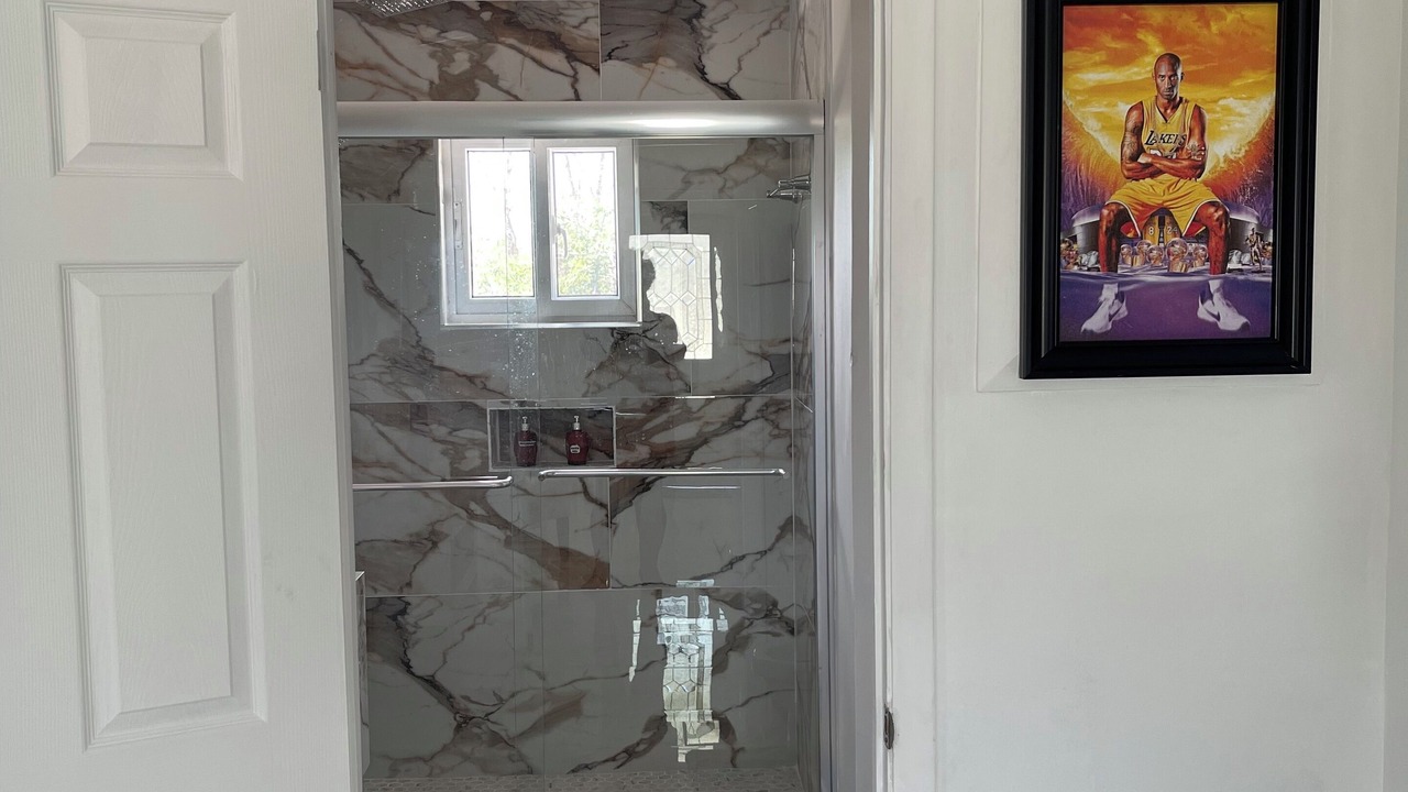 Photo of Bathroom in Tar Bay