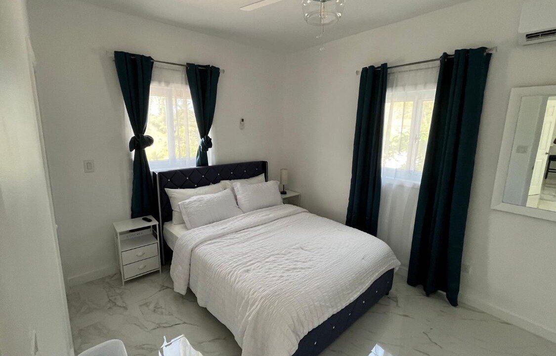 Photo of Bedroom in Tar Bay