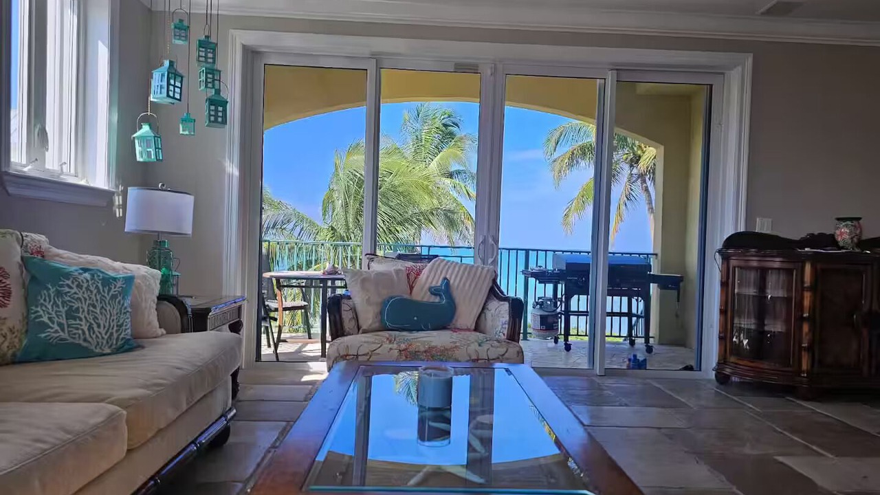 Photo of Livingroom in Bahamas Terrace