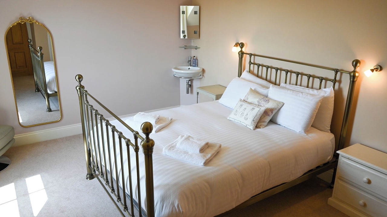 Photo of Bedroom in Alton