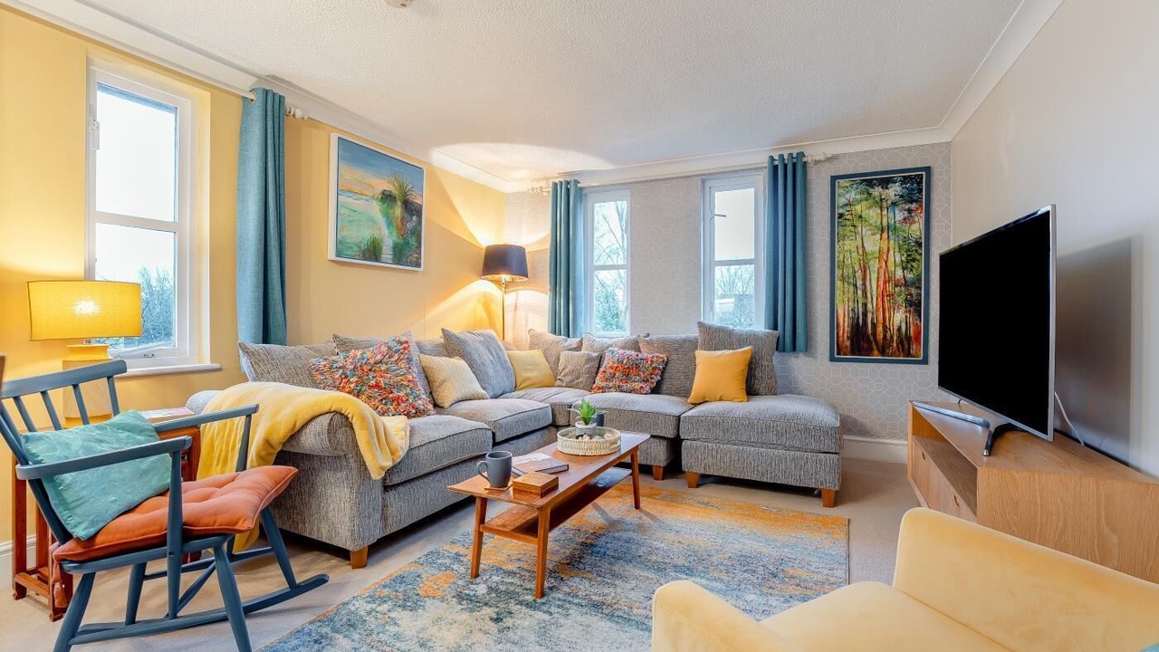 Photo of Livingroom in Ewhurst Green