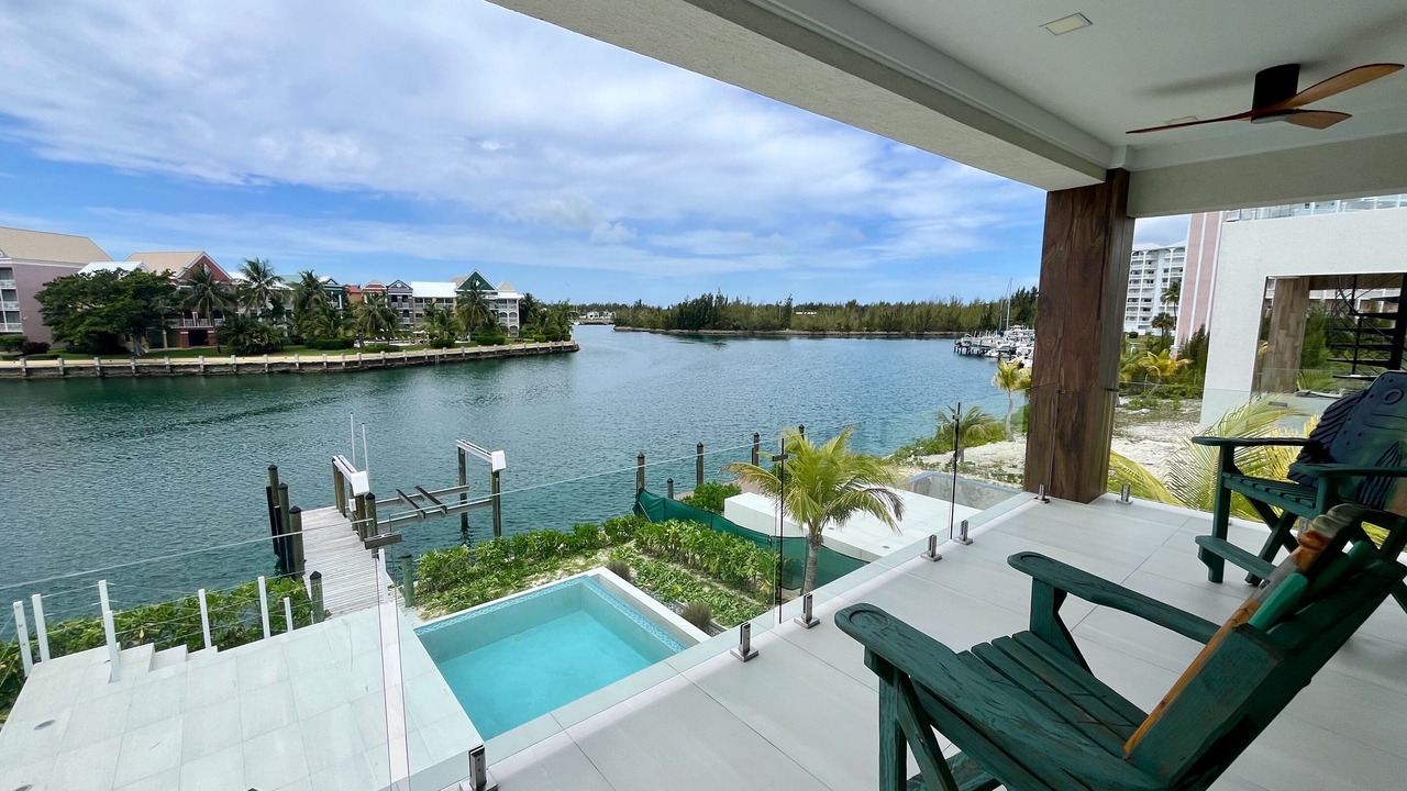 Photo of Patio Balcony in Bell Channel Bay