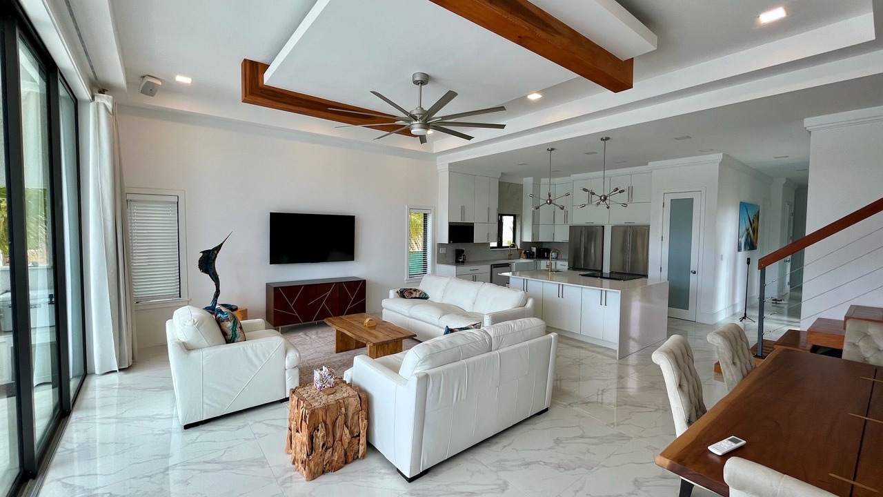 Photo of Livingroom in Bell Channel Bay