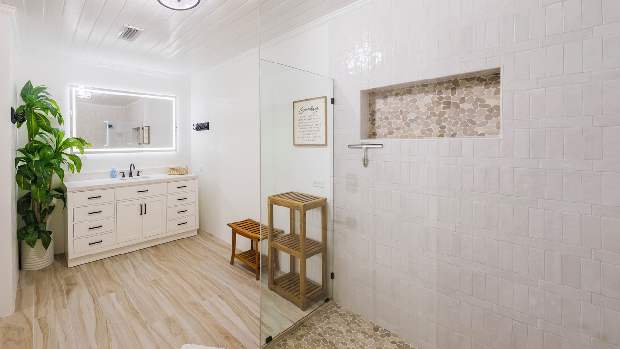 Photo of Bedroom in Spanish Wells