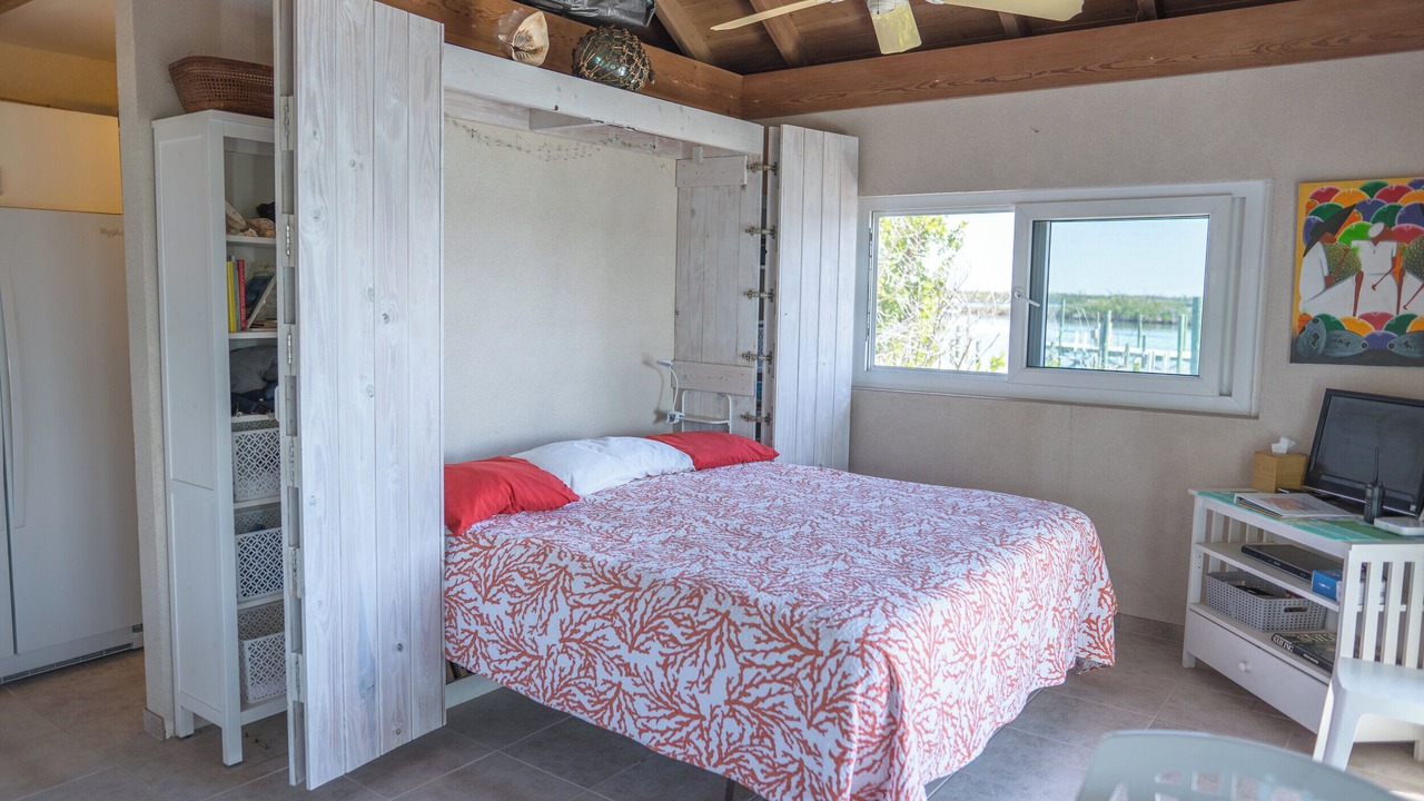 Photo of Bedroom in Green Turtle Cay