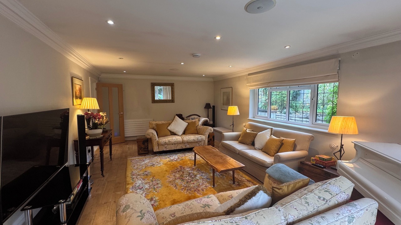 Photo of Livingroom in Wooburn Moor