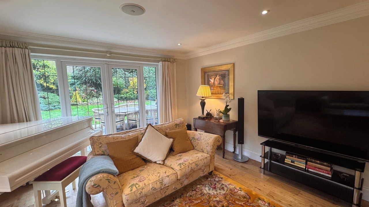 Photo of Livingroom in Wooburn Moor
