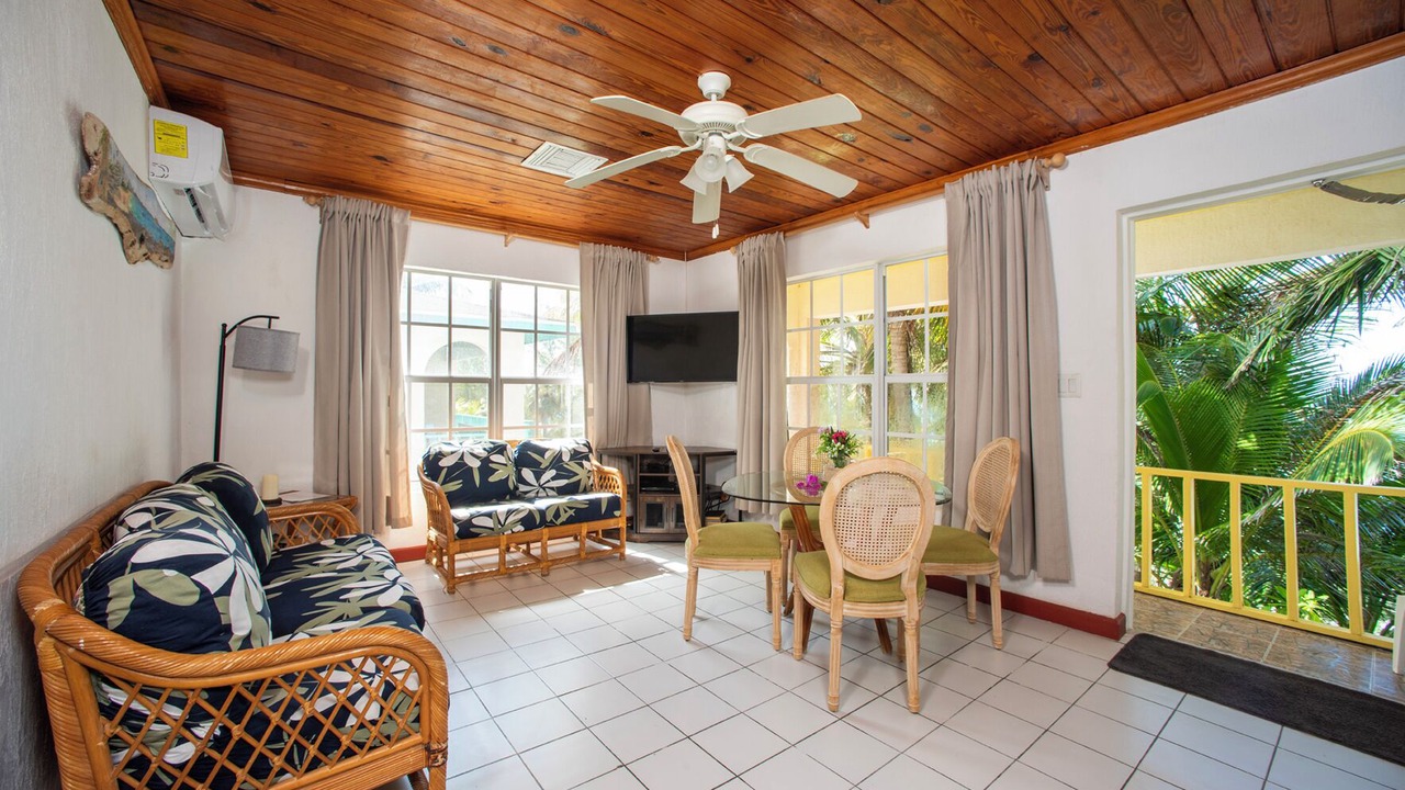 Photo of Livingroom in North Palmetto Point