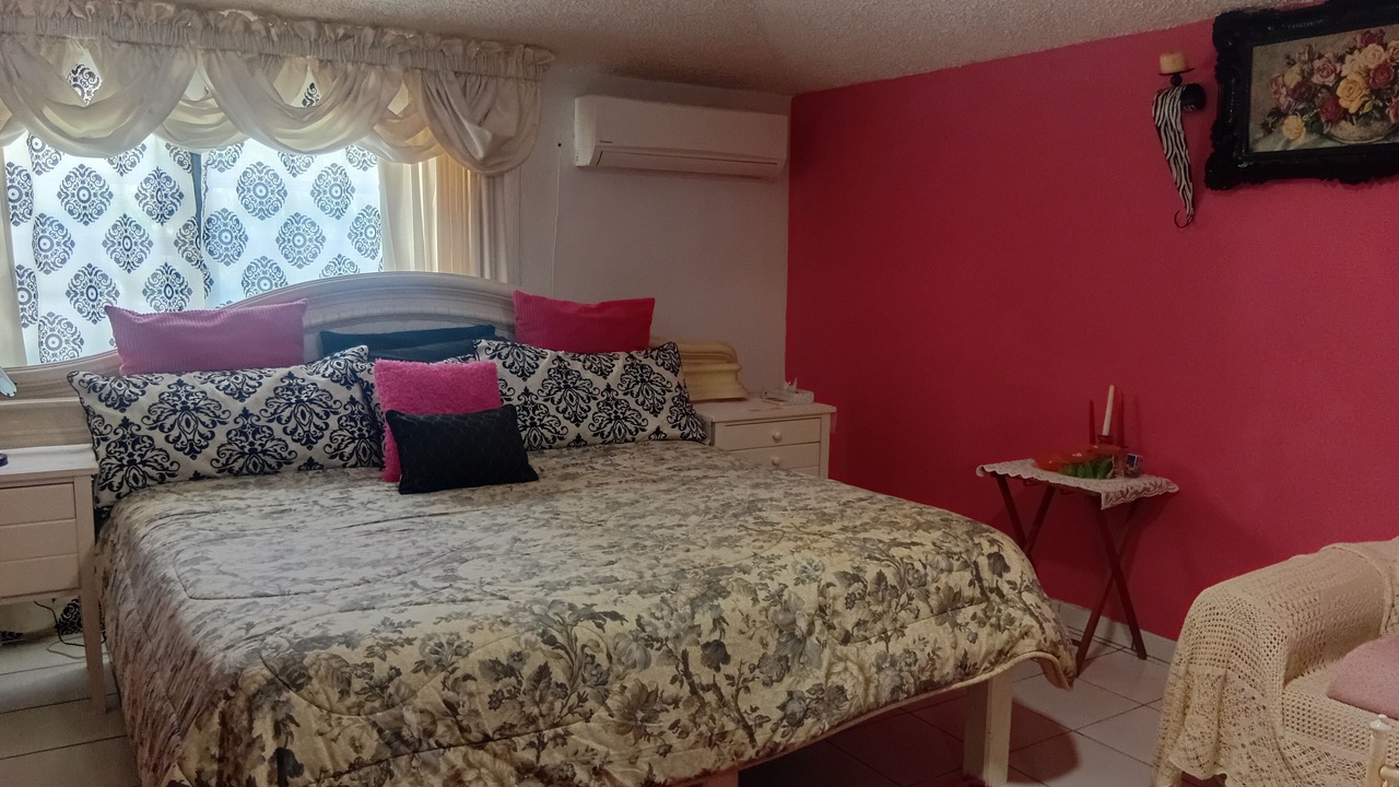 Photo of Bedroom in Tarpum Bay