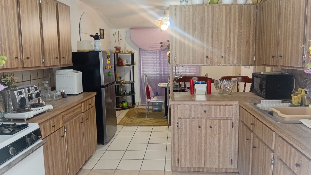 Photo of Kitchen in Tarpum Bay