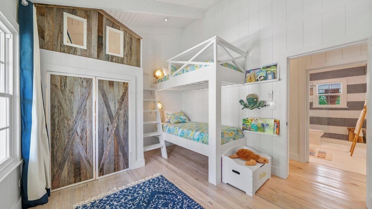 Photo of Bedroom in Dunmore Town