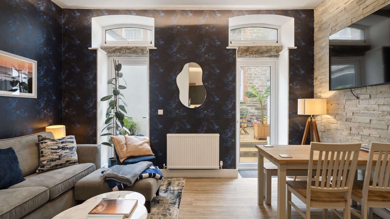 Photo of Livingroom in Newquay City Centre