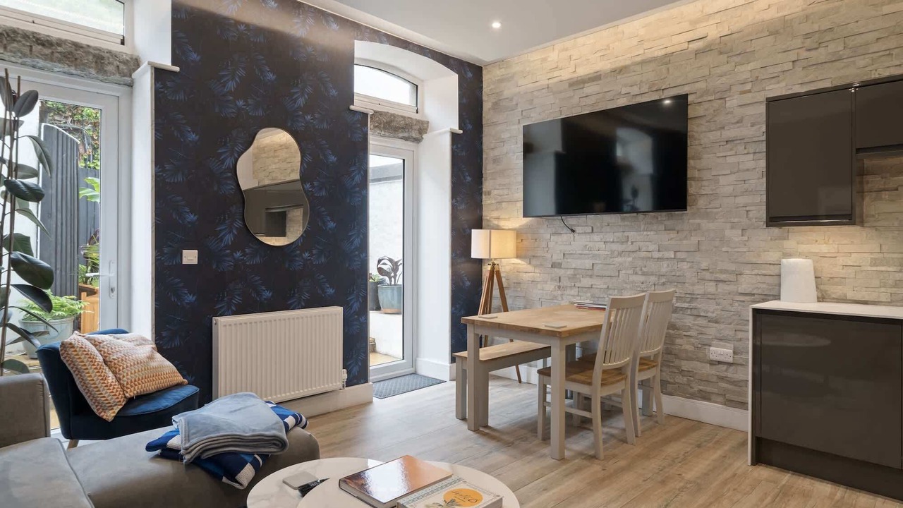 Photo of Livingroom in Newquay City Centre
