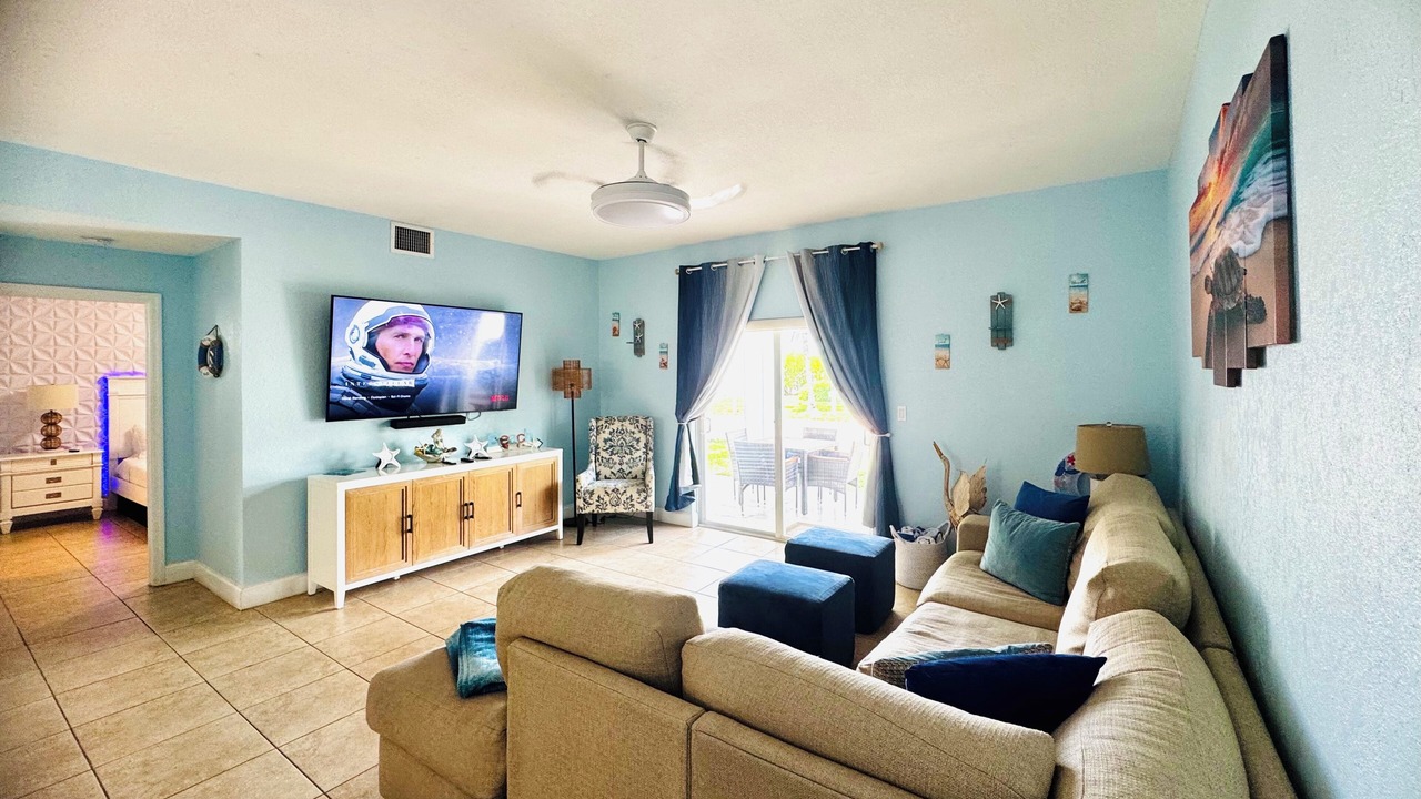 Photo of Livingroom in Bailey Town