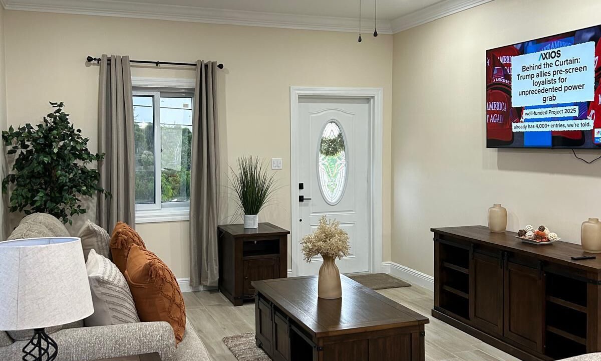 Photo of Livingroom in Farmer's Hill