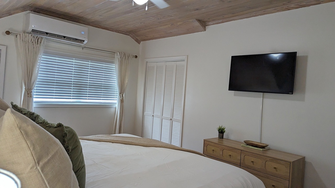 Photo of Bedroom in Dunmore Town