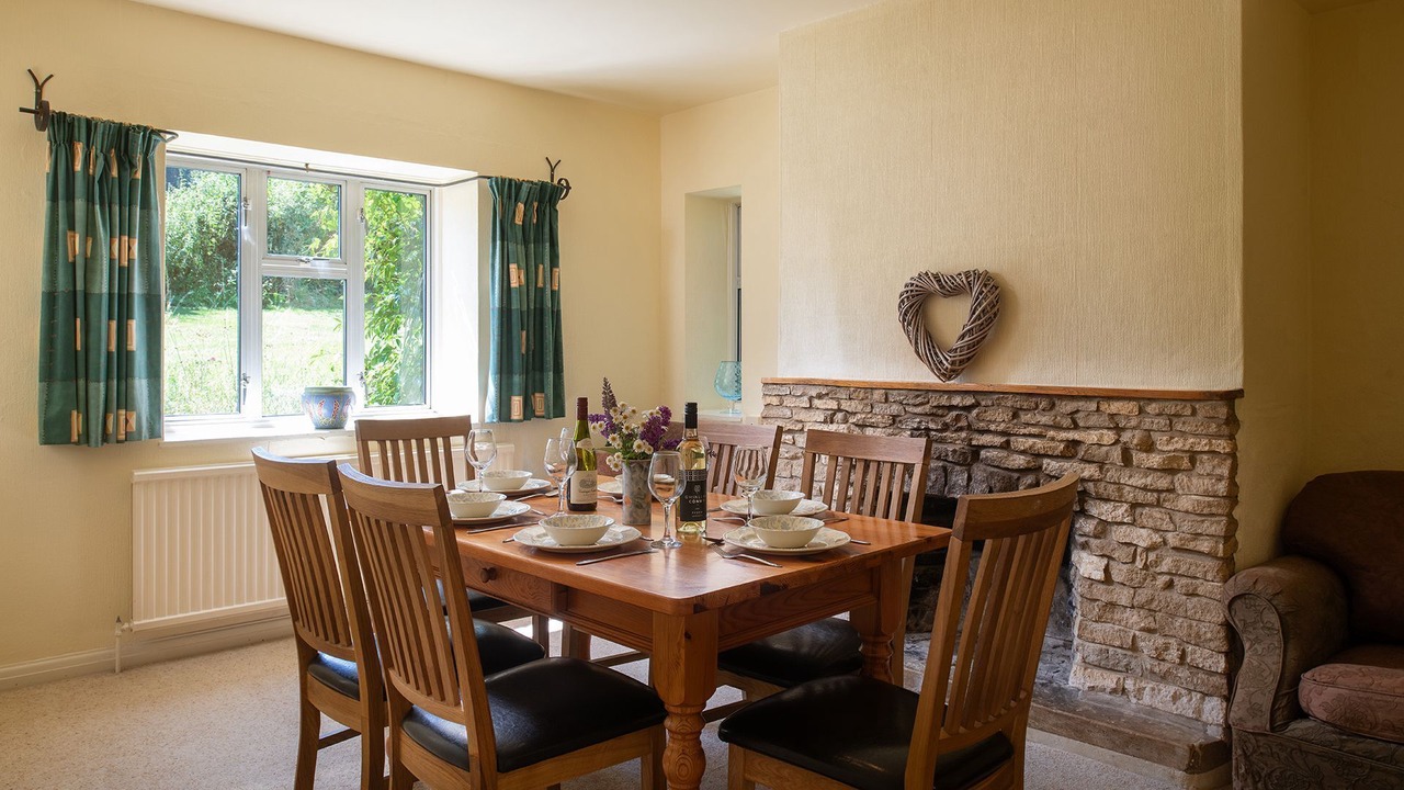 Photo of Livingroom in Dowdeswell