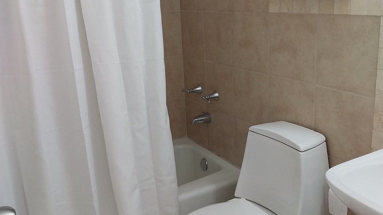Photo of Bathroom in Staniel Cay